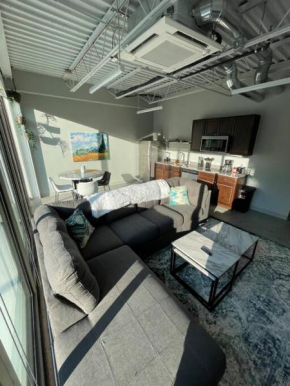 Cute Modern Loft in the heart of Parkville 211